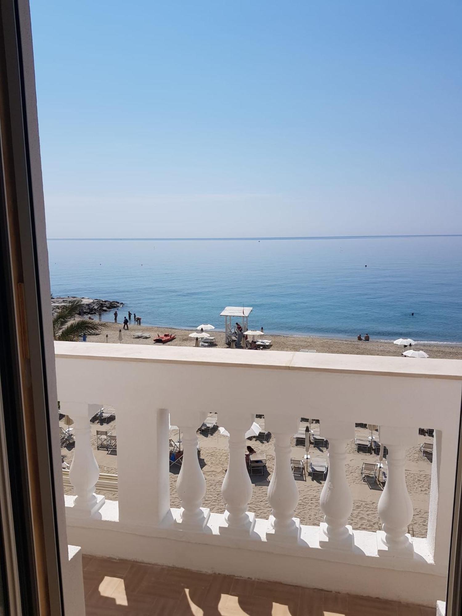 Blu Sea Apartments Pietra Ligure Kültér fotó