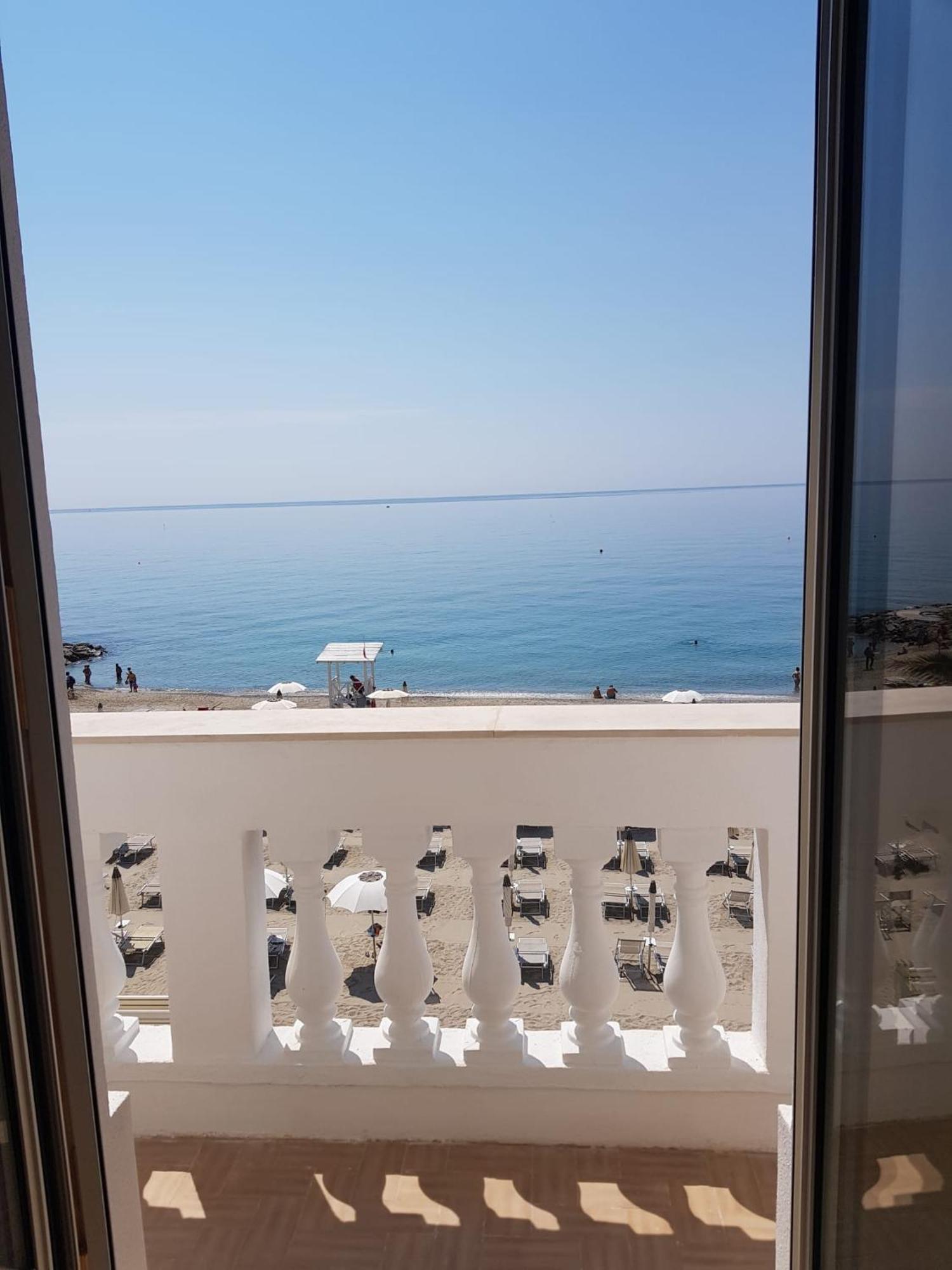 Blu Sea Apartments Pietra Ligure Kültér fotó
